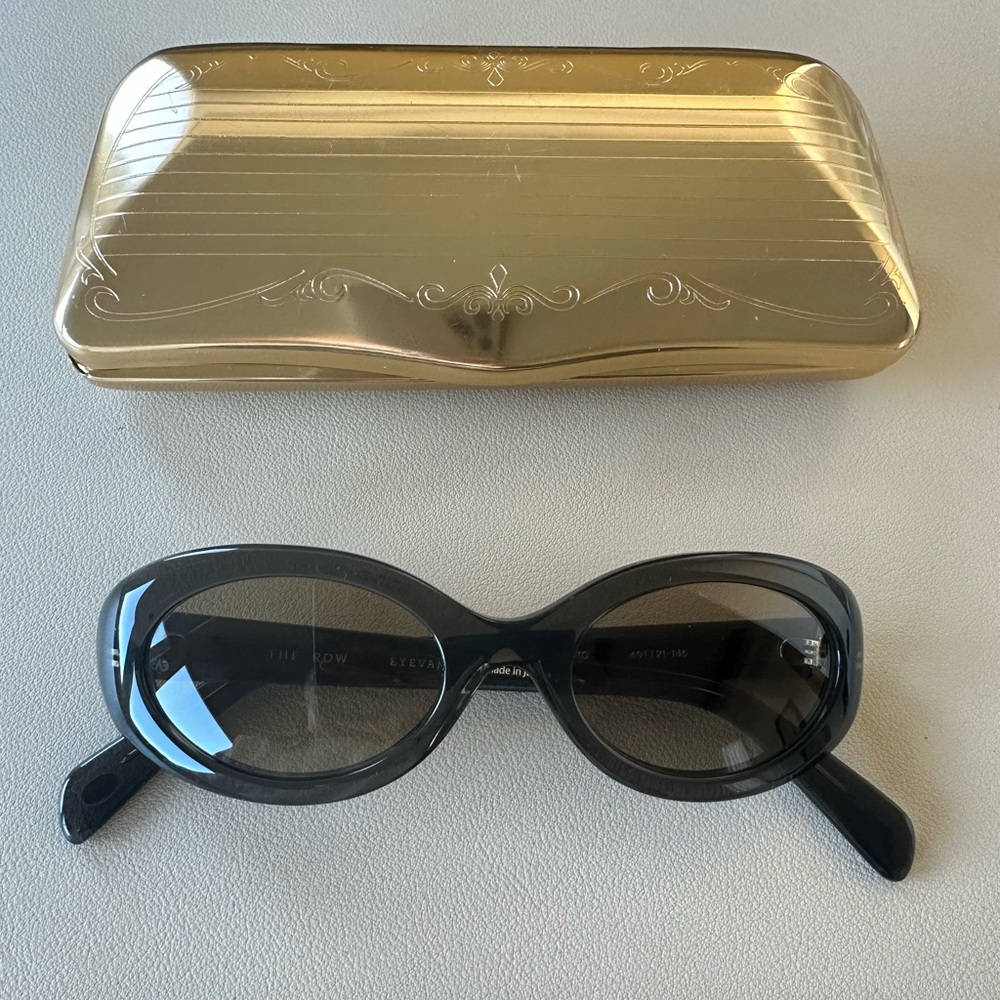 The Row x Eyevan ELLA sunglasses in grey - Picture 3 of 8